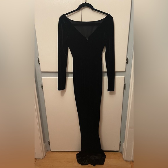 Laura Byrnes California Beatrix Gown in Black Velvet - Small - Picture 2 of 6